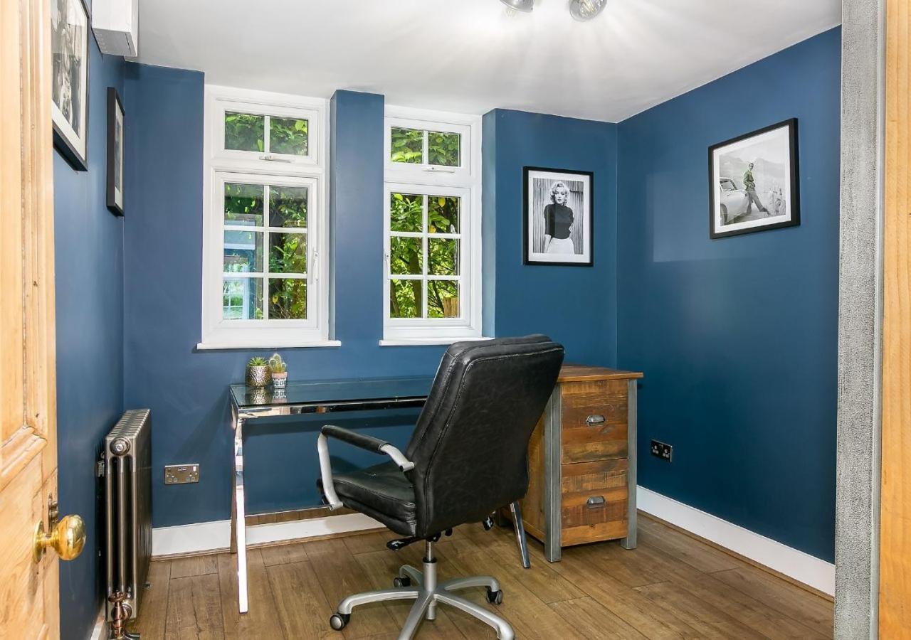 Farm - Stunning 3 Bed With Large Garden! *