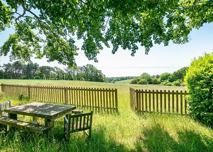 Lodge Farm - Stunning 3 Bed With Large Garden!